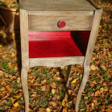 Céruse traditionnelle blanchie et patine rouge vieillie, relooking de meuble