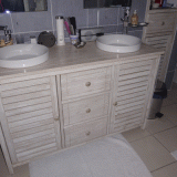 Décapage, ponçage du plan de meuble + peinture effet céruse à l'identique de la patine initiale des meubles de la salle de bain