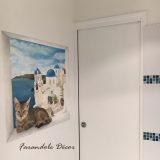 Trompe l'oeil chat sur rebord de fenêtre donnant sur Santorin